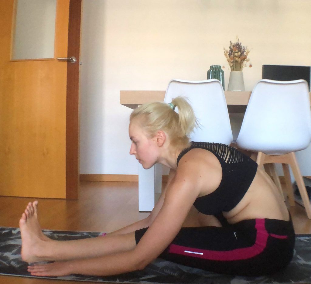 yoga estirar isquios